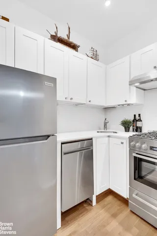 $885,000 | 186 West 80th Street, Unit 4J | Upper West Side