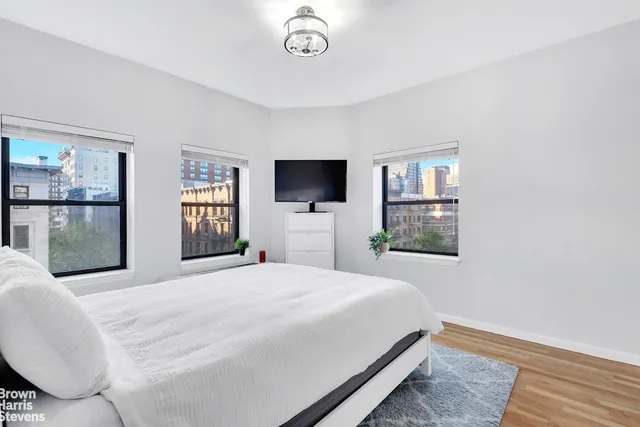 $885,000 | 186 West 80th Street, Unit 4J | Upper West Side