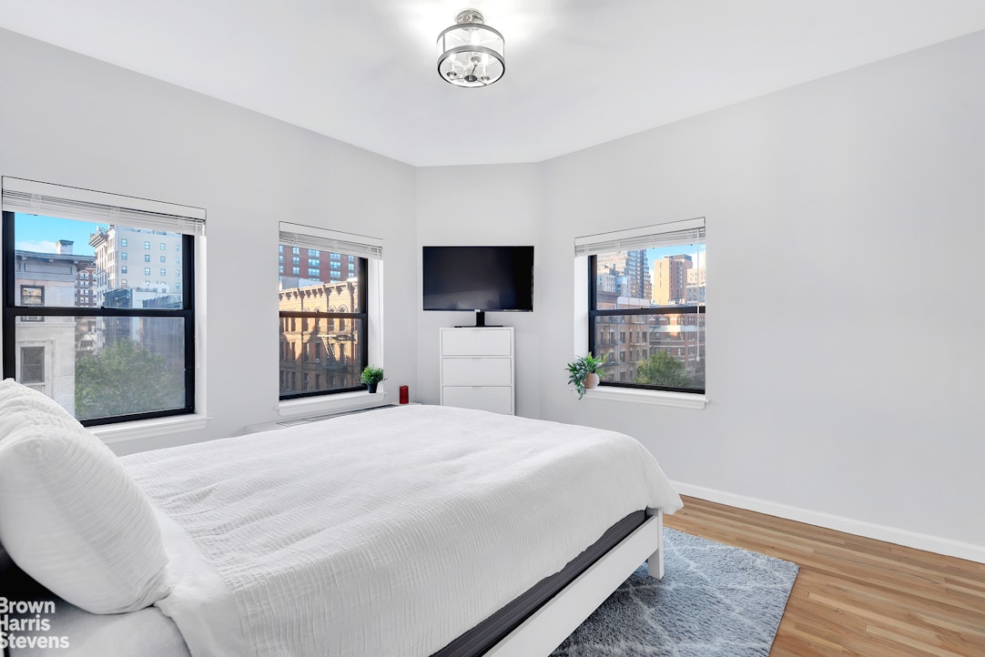 186 West 80th Street, Unit 4J Manhattan, NY 10024 - Photo 4 of 9