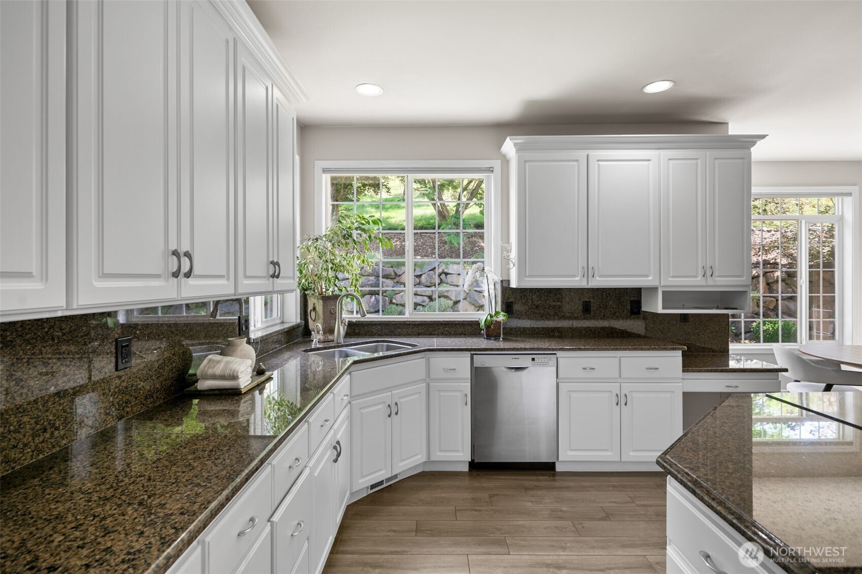 2021 Broadhurst Place Wenatchee, WA 98801 - Photo 12 of 40