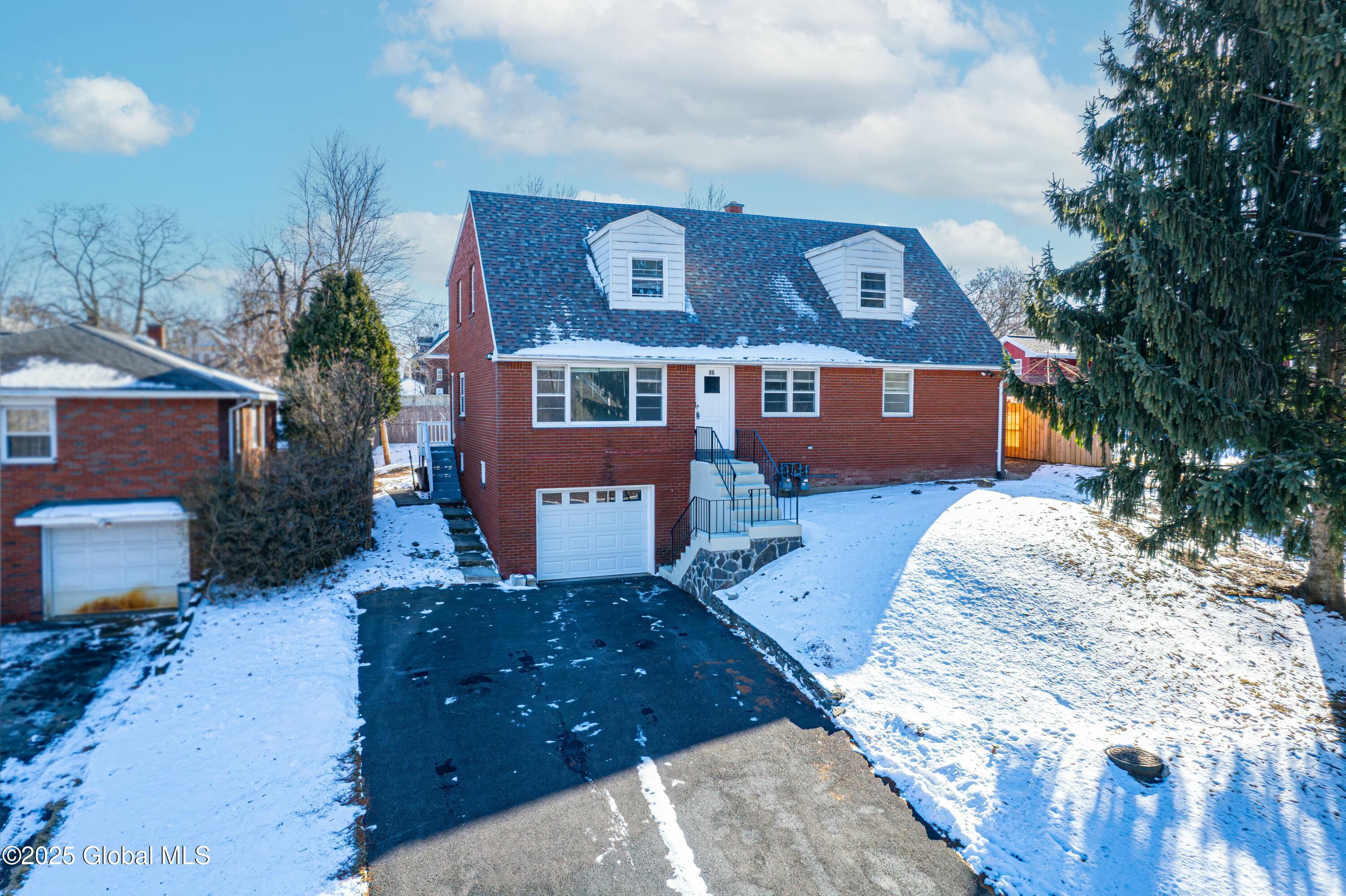 86 Hackett Boulevard Albany, NY 12209 - Photo 3 of 50 tempImage3t6WHv