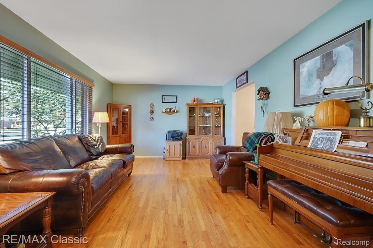 16381 Wayne Road Livonia, MI 48154 - Photo 5 of 27 dsc09272-dsc09274.jpg