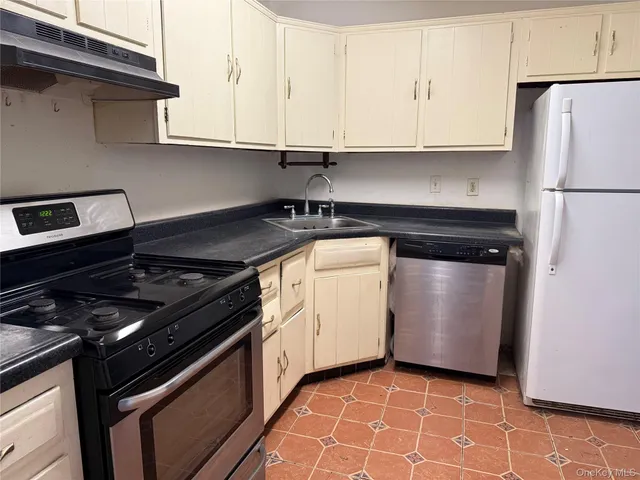 $2,400 | 58 Parkside Drive, Unit 58, Suffern, NY 10901