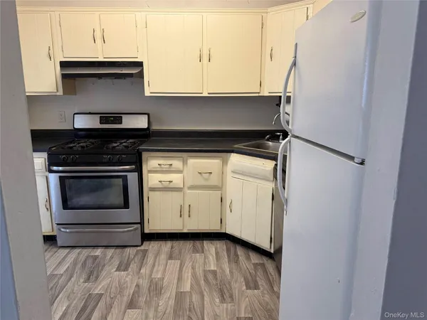 $2,400 | 58 Parkside Drive, Unit 58, Suffern, NY 10901