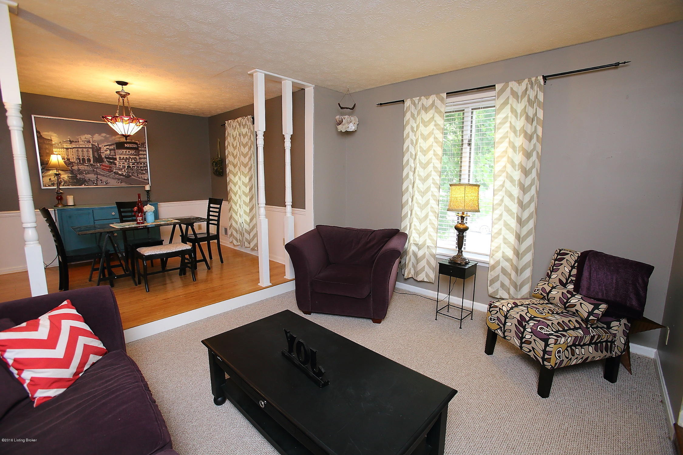 8137 Rochelle Road Louisville, KY 40228 - Photo 4 of 33 Living Room