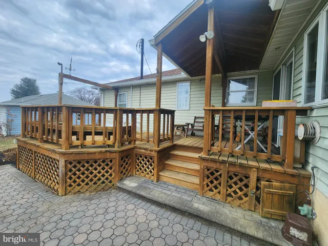 $250,000 | 320 Crestline Drive, Willow Street, PA 17584