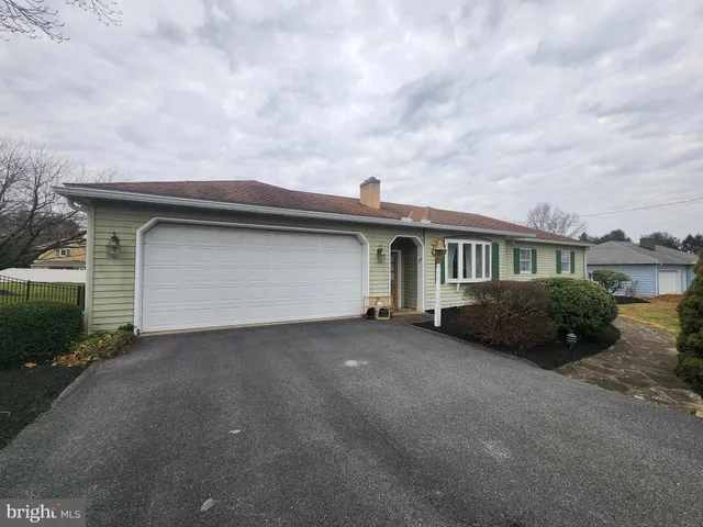 $250,000 | 320 Crestline Drive, Willow Street, PA 17584