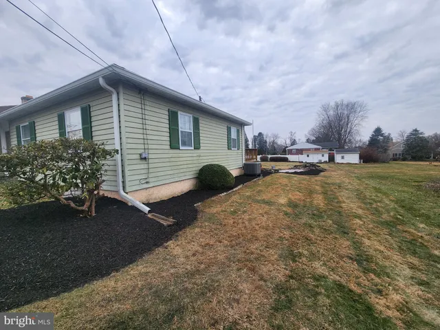 $250,000 | 320 Crestline Drive, Willow Street, PA 17584
