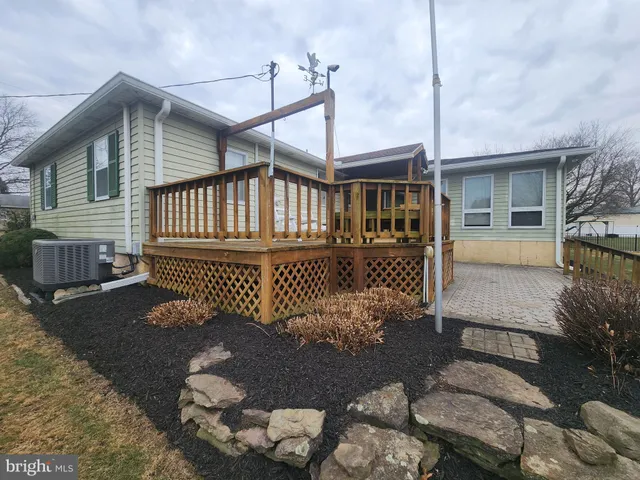 $250,000 | 320 Crestline Drive, Willow Street, PA 17584