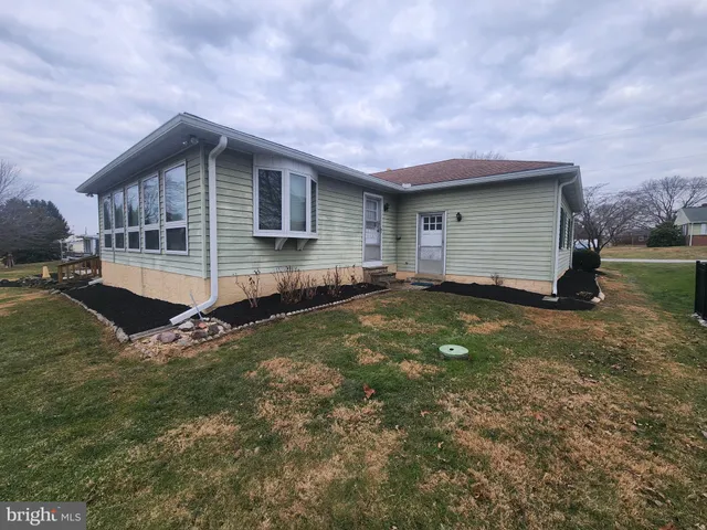 $250,000 | 320 Crestline Drive, Willow Street, PA 17584