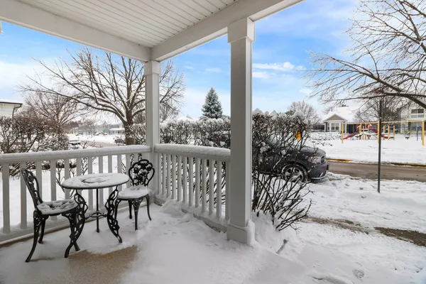 $2,700 | 986 Four Seasons Boulevard, Unit 986, Aurora, IL 60504