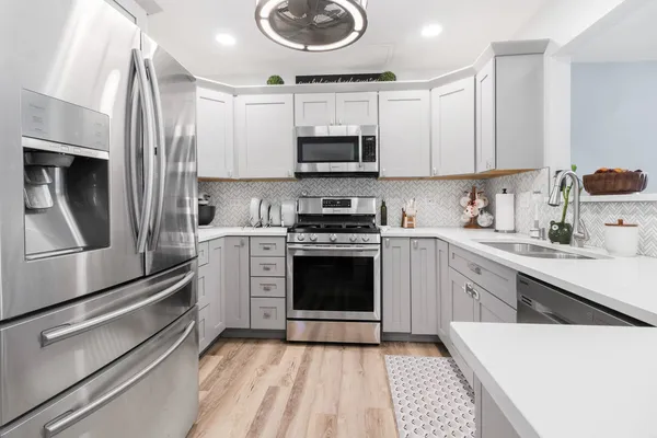 $2,700 | 986 Four Seasons Boulevard, Unit 986, Aurora, IL 60504