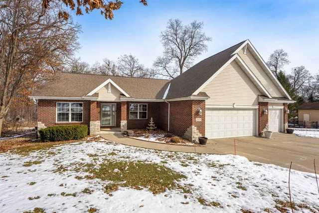 $385,000 | 2035 Hillsdown Road, Lake Summerset, IL 61019