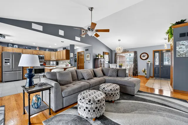 $385,000 | 2035 Hillsdown Road, Lake Summerset, IL 61019