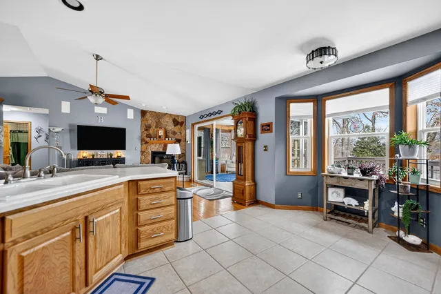 $385,000 | 2035 Hillsdown Road, Lake Summerset, IL 61019