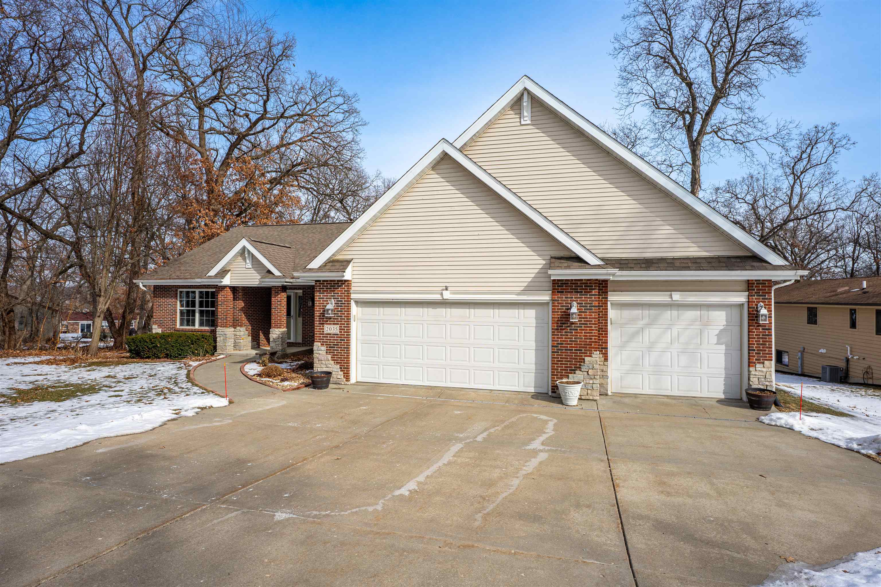 2035 Hillsdown Road Lake Summerset, IL 61019 - Photo 2 of 42