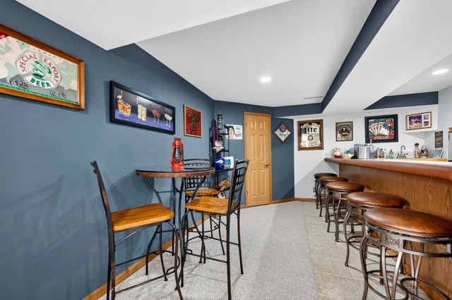 $385,000 | 2035 Hillsdown Road, Lake Summerset, IL 61019