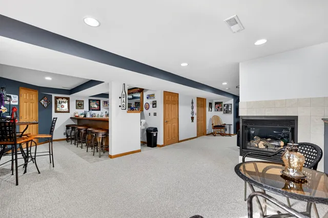 $385,000 | 2035 Hillsdown Road, Lake Summerset, IL 61019