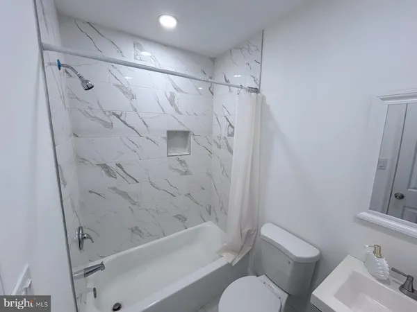 $1,500 | 2404 Wilkens Avenue, Baltimore, MD 21223