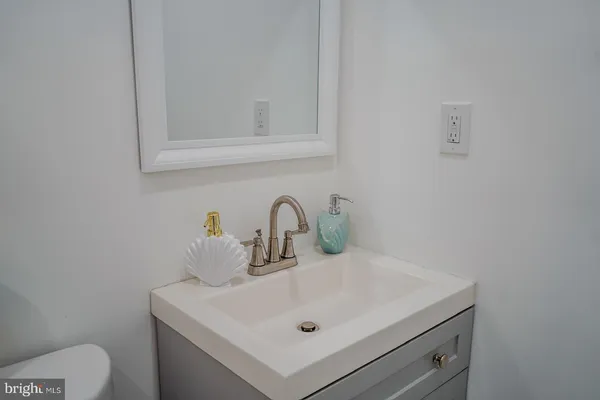 $1,500 | 2404 Wilkens Avenue, Baltimore, MD 21223