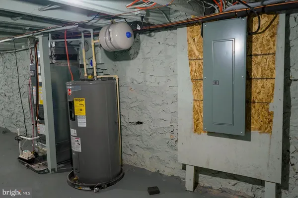 $1,500 | 2404 Wilkens Avenue, Baltimore, MD 21223