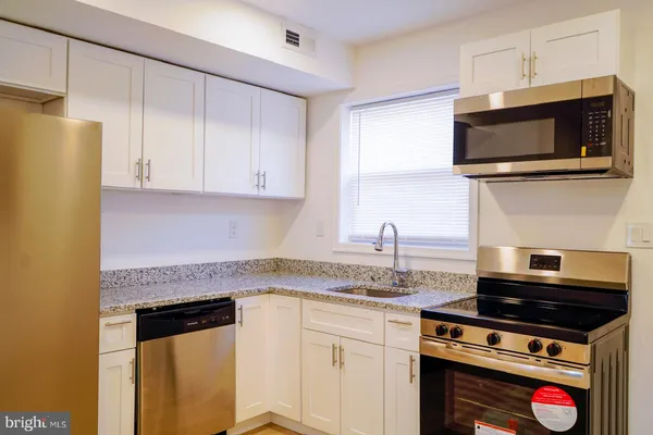 $1,500 | 2404 Wilkens Avenue, Baltimore, MD 21223