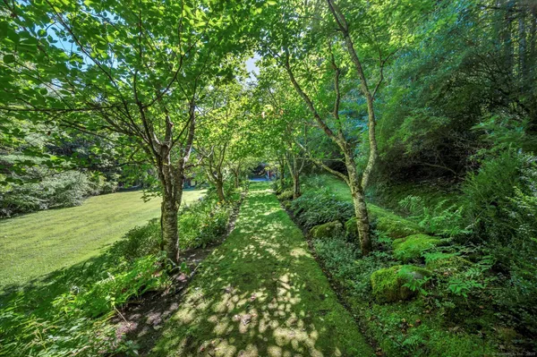 $1,250,000 | 233 Sharon-Goshen Turnpike, Cornwall, CT 06796