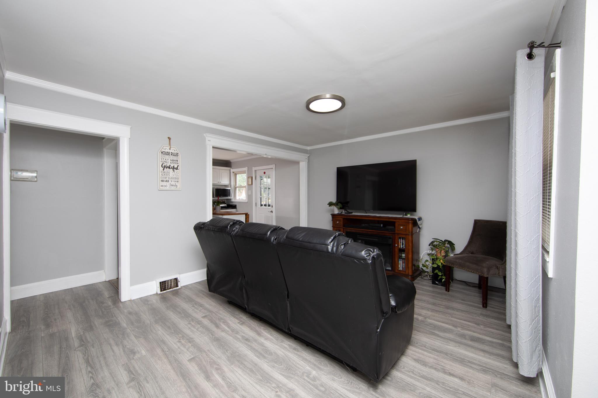 7 Gradwell Avenue Maple Shade, NJ 08052 - Photo 8 of 41 Living Room