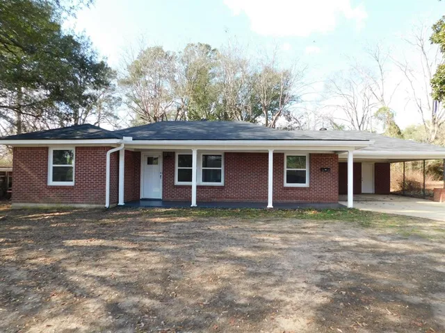 $179,900 | 204 3rd Street, Springhill, LA 71075