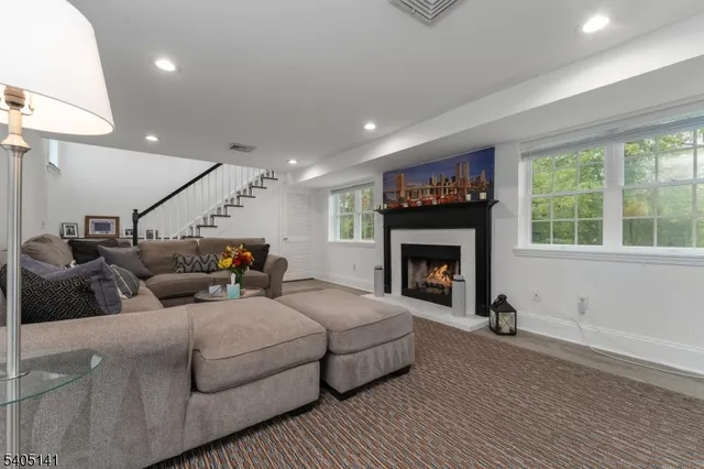 $1,200,000 | 173 West Oak Street, Bernards, NJ 07920