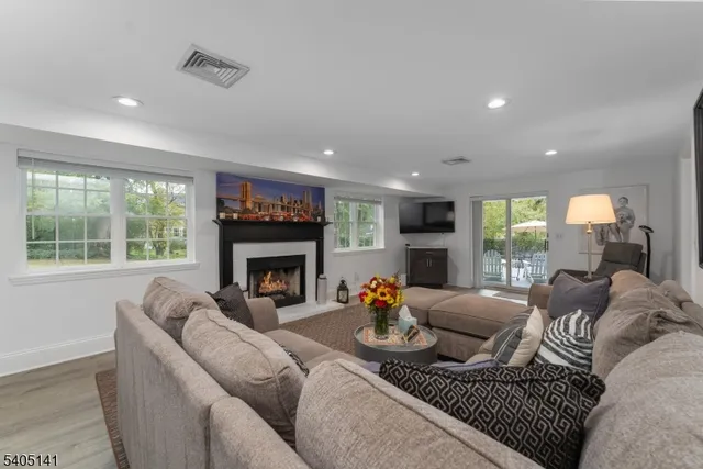 $1,200,000 | 173 West Oak Street, Bernards, NJ 07920