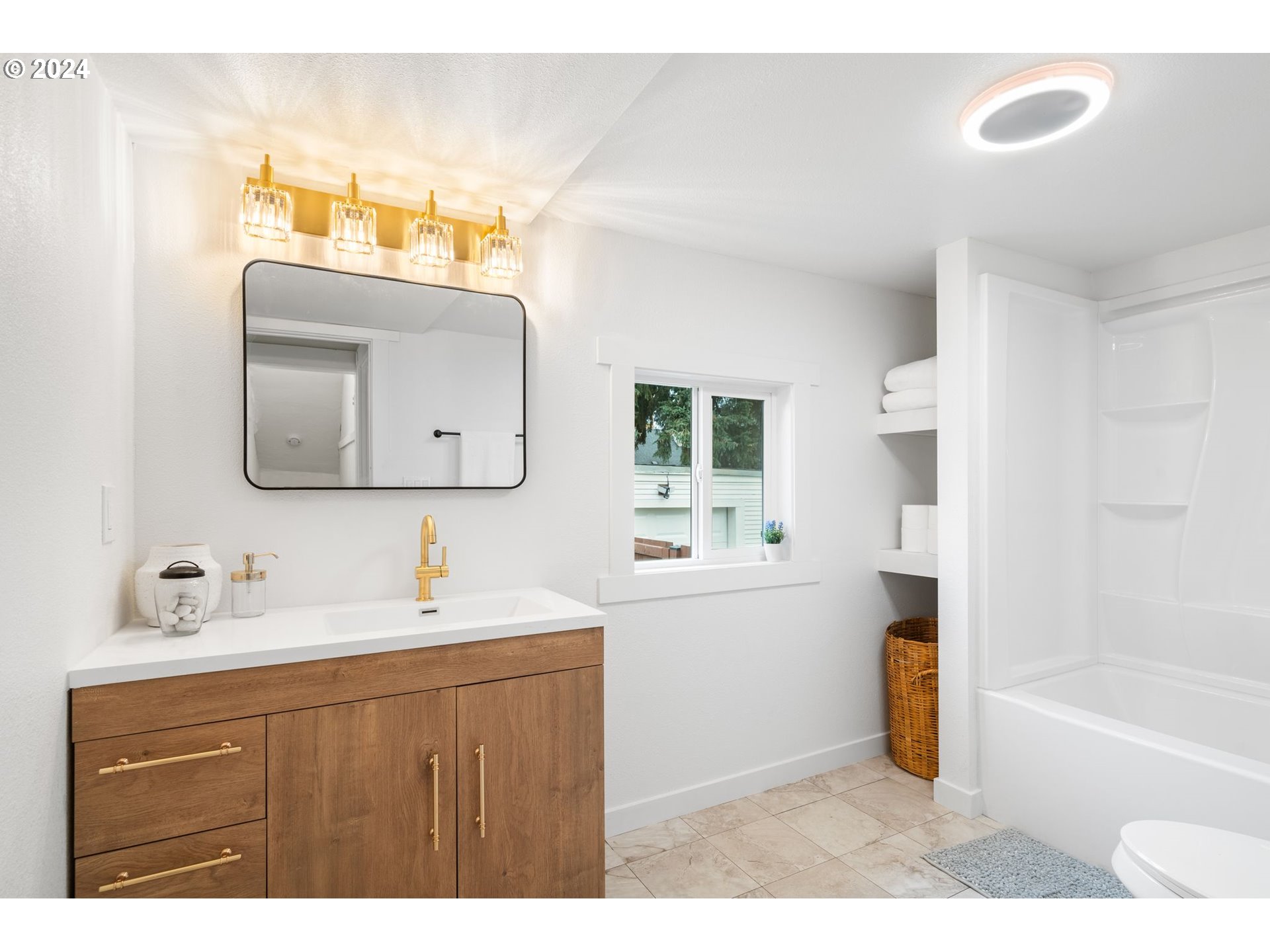 856 Northeast 68th Avenue Portland, OR 97213 - Photo 8 of 17 Gallery Image 8
