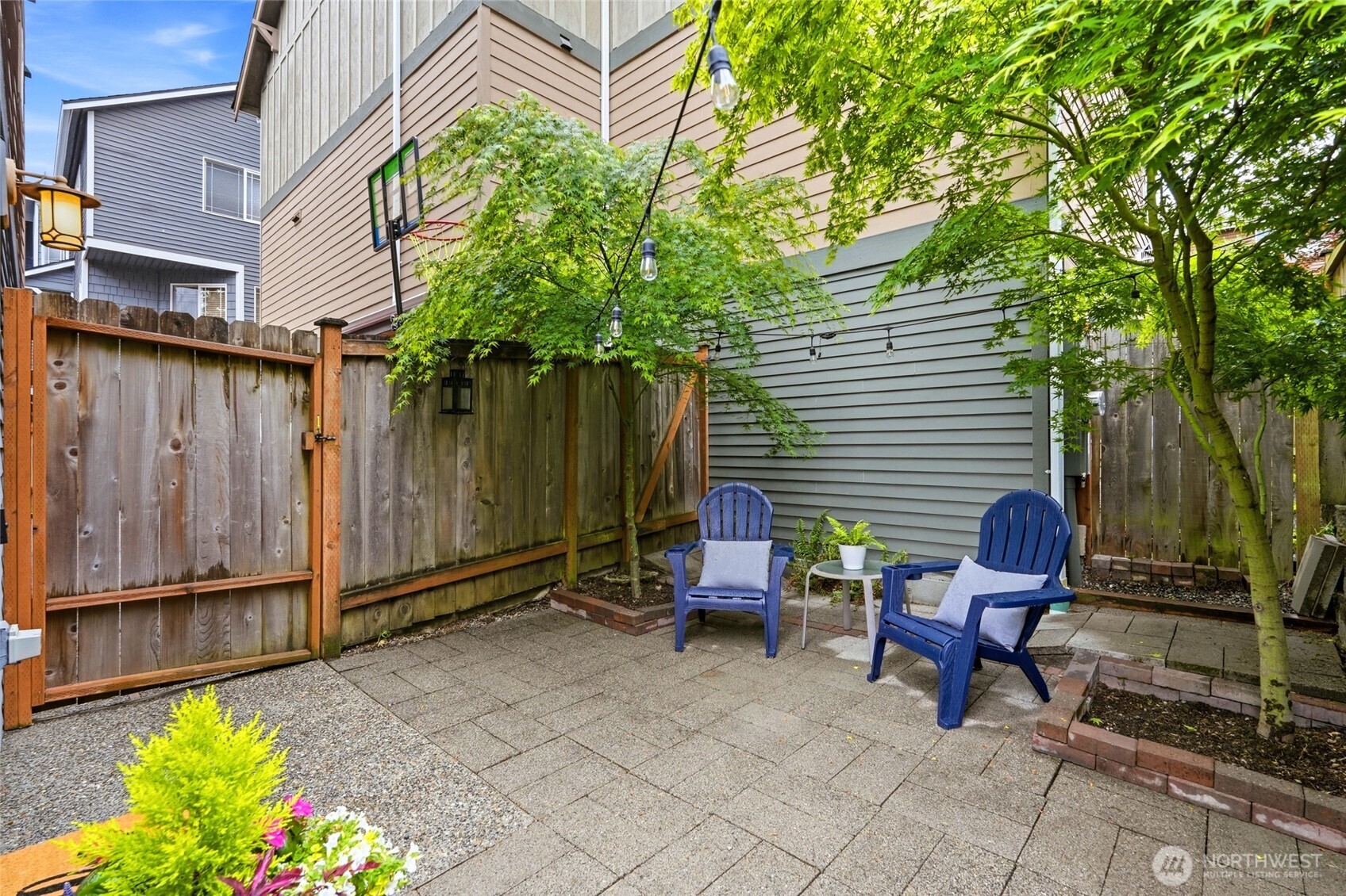 725 North 95th Street, Unit B Seattle, WA 98103 - Photo 22 of 29