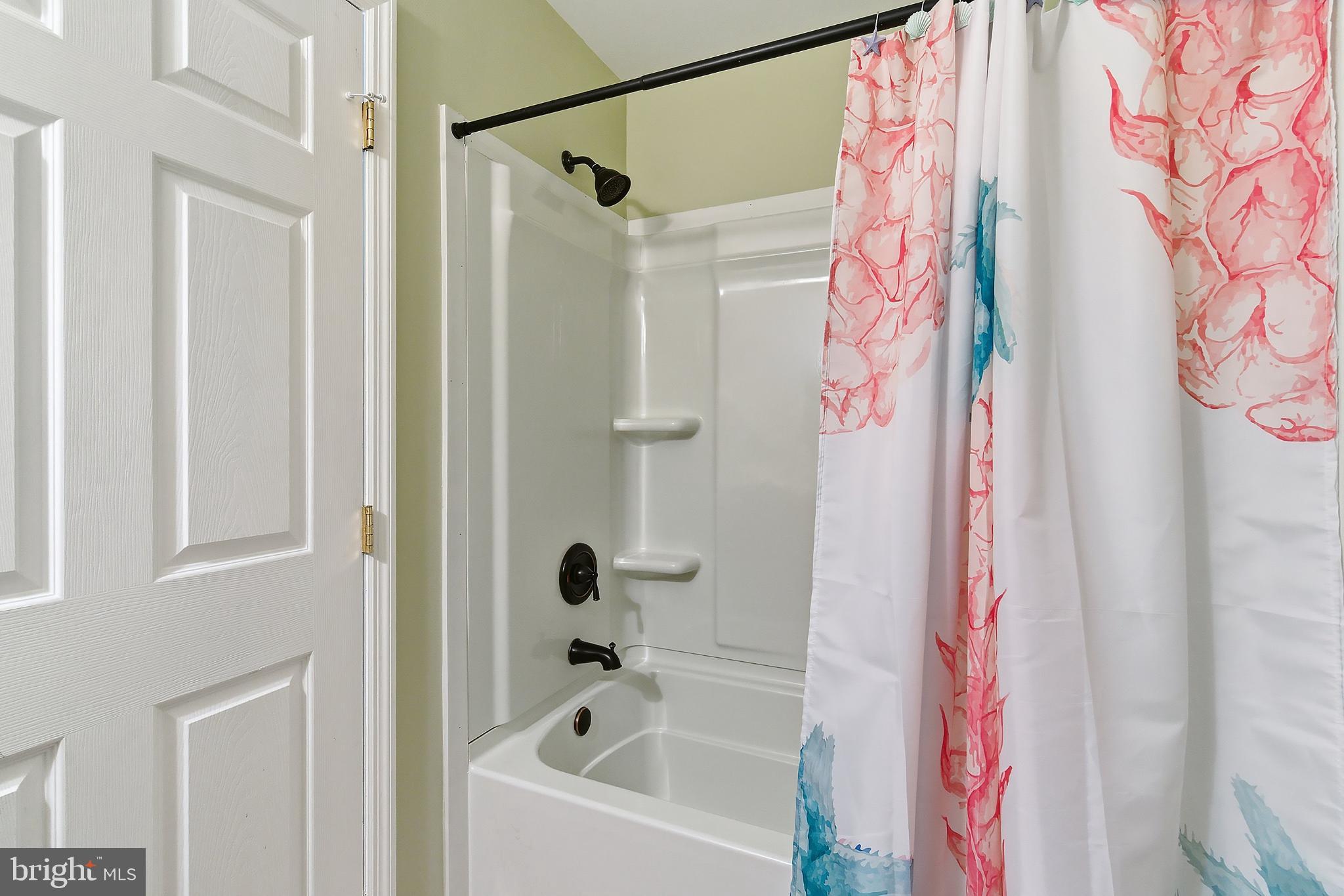 31 Hillcrest Lane Tuckerton, NJ 08087 - Photo 22 of 33 a bathroom with a bathtub and shower