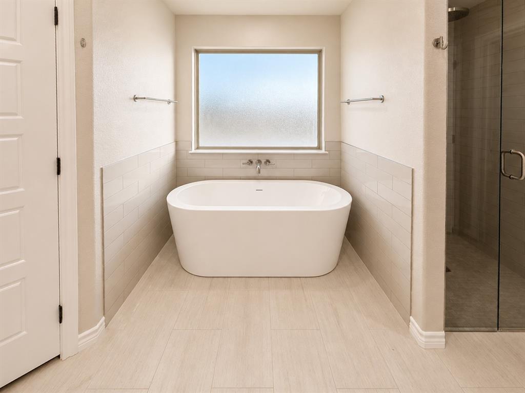 1013 Abbie Ruth Court Springtown, TX 76082 - Photo 15 of 30 Primary bath garden tub