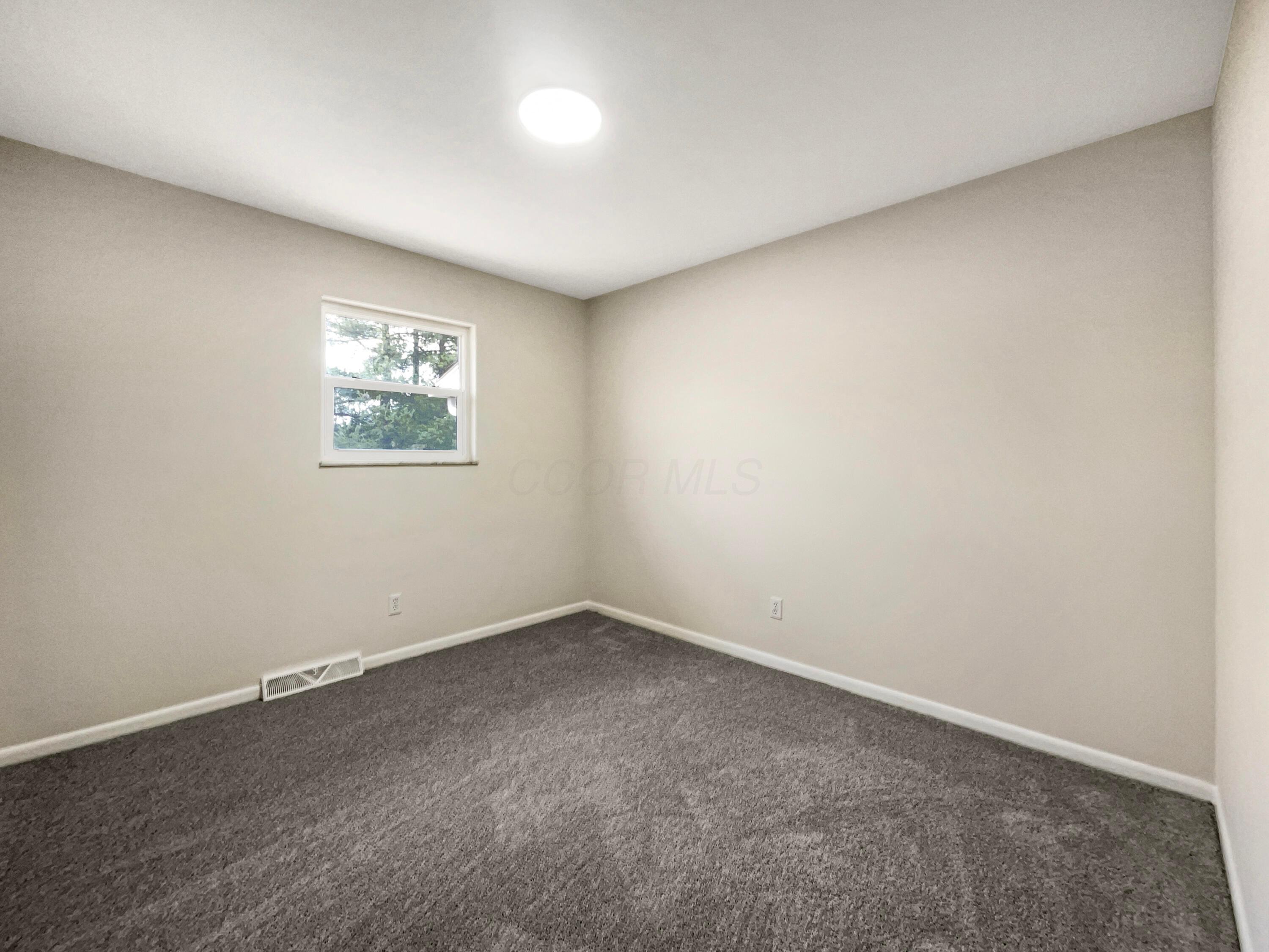 5261 Karl Road Columbus, OH 43229 - Photo 5 of 35 listing_4