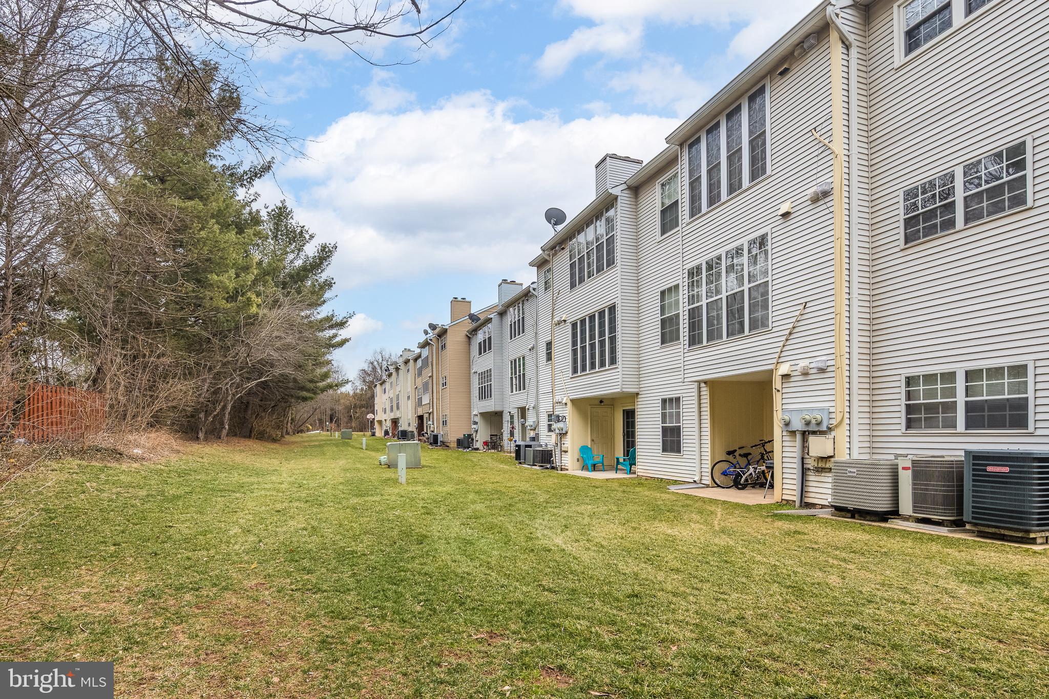 9210 Caspian Way, Unit 302 Manassas, VA 20110 - Photo 25 of 40 a view of building with yard in front of it