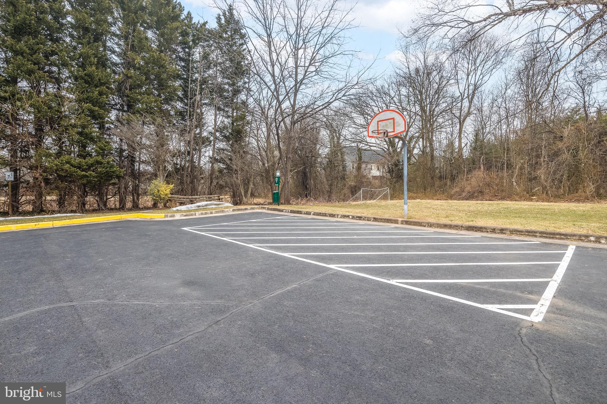 9210 Caspian Way, Unit 302 Manassas, VA 20110 - Photo 26 of 40 a view of a tennis court
