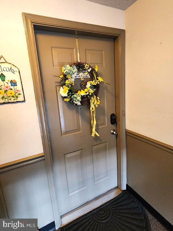 9210 Caspian Way, Unit 302 Manassas, VA 20110 - Photo 4 of 40 a view of entryway