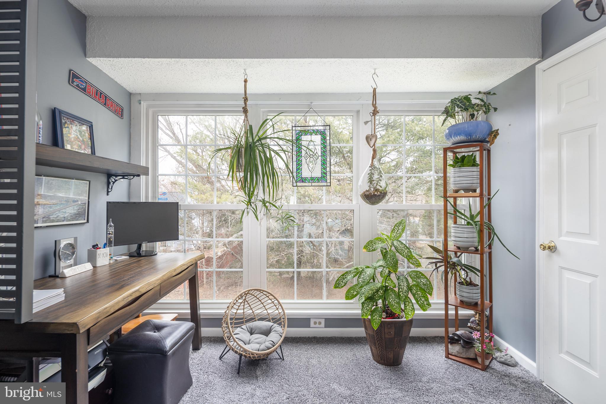9210 Caspian Way, Unit 302 Manassas, VA 20110 - Photo 10 of 40 a work room with furniture and a potted plant