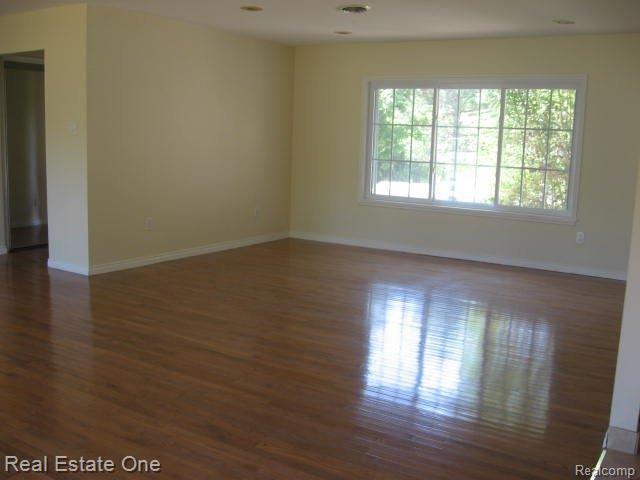 5670 Greer Road West Bloomfield, MI 48324 - Photo 6 of 12 Family room