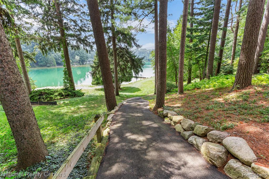 2191 Addaleen Road Highland, MI 48357 - Photo 4 of 81