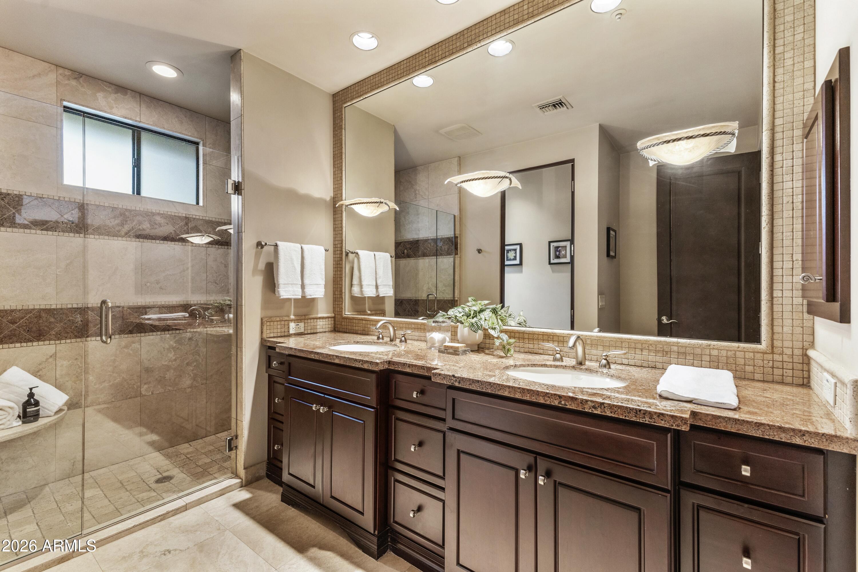 6109 North Palo Cristi Road Paradise Valley, AZ 85253 - Photo 28 of 76 3/4 bath bedroom 2