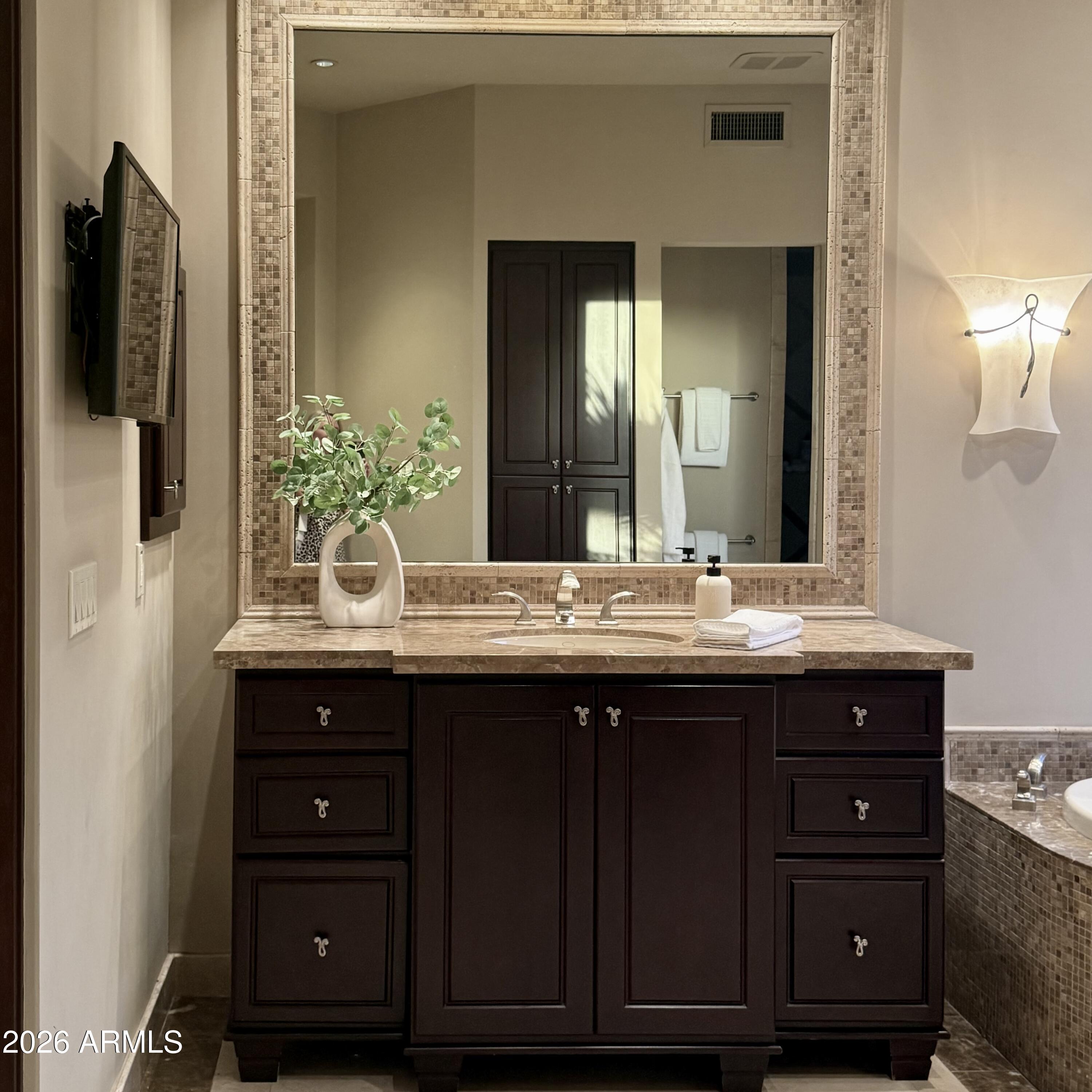 6109 North Palo Cristi Road Paradise Valley, AZ 85253 - Photo 8 of 52 Primary vanity 1