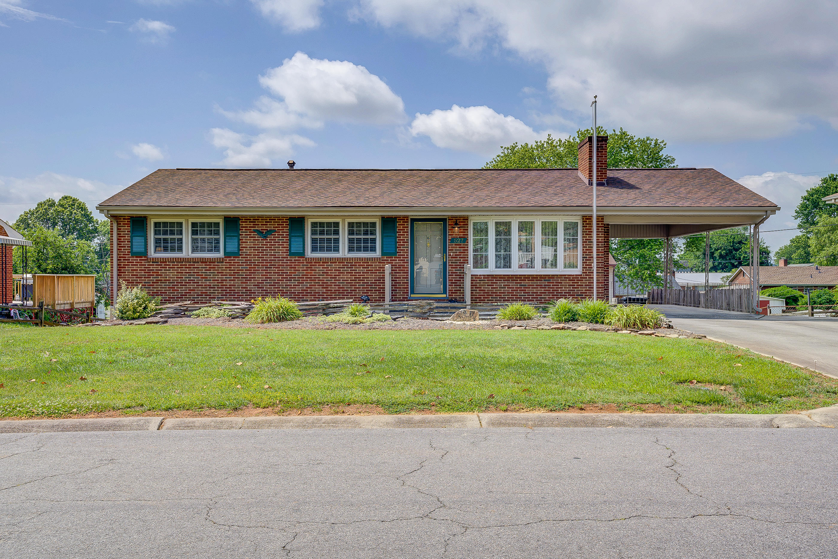 527 Magnolia Road Roanoke, VA 24019 - Photo 31 of 33 85