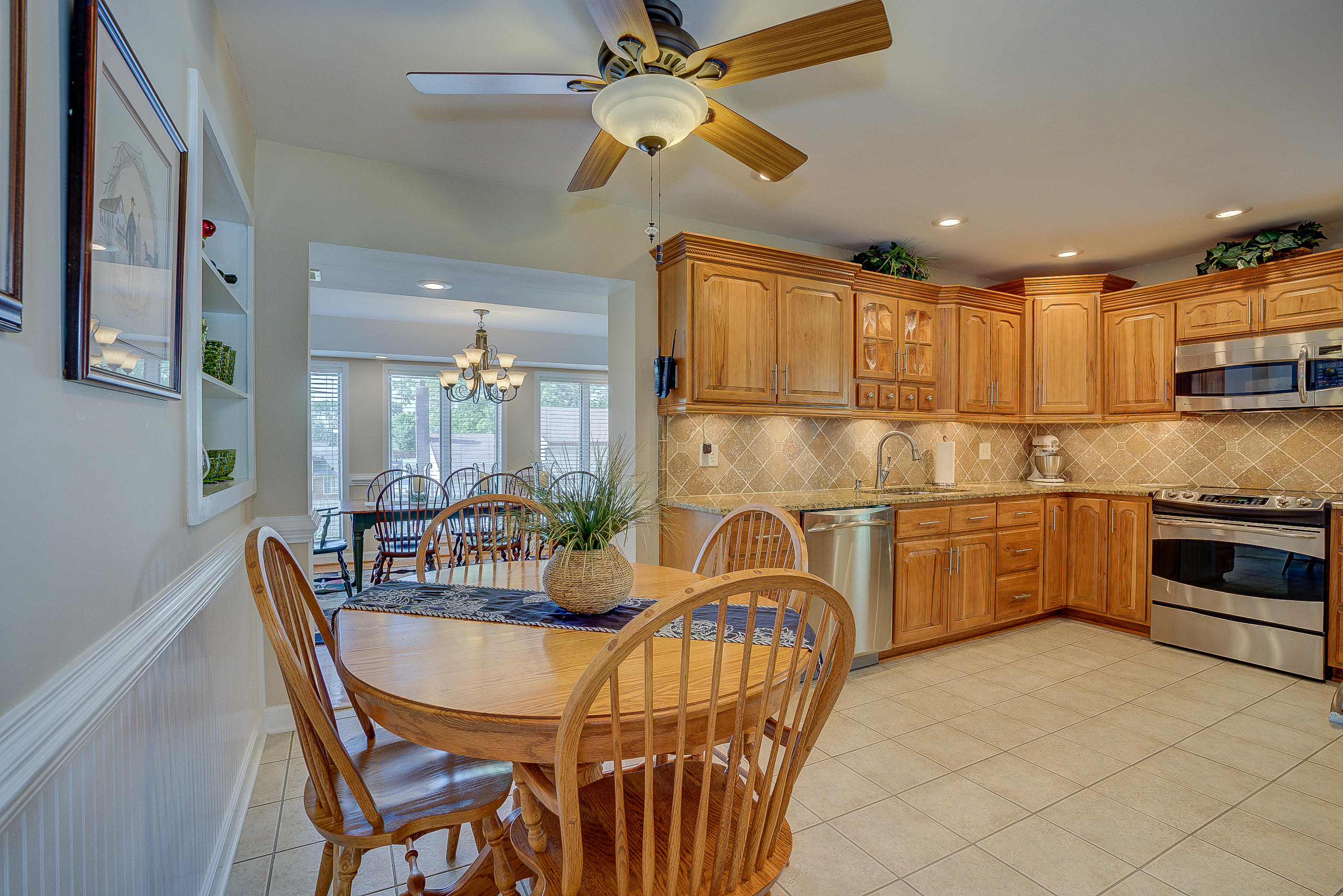 527 Magnolia Road Roanoke, VA 24019 - Photo 5 of 33 16