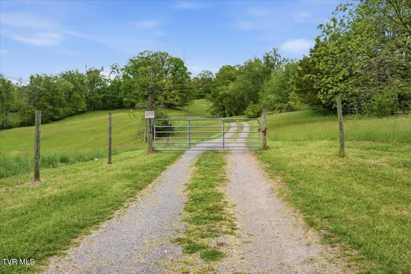 $400,000 | 27070 Shortsville Road, Meadowview, VA 24361