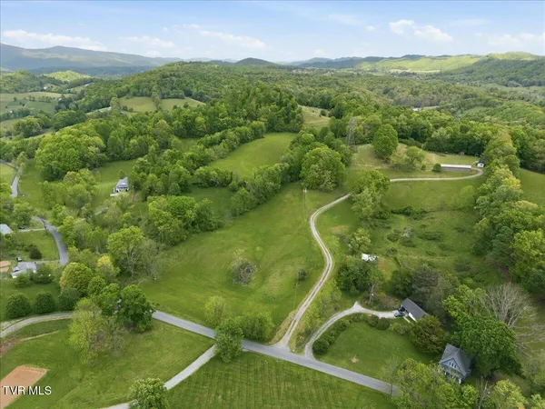 $400,000 | 27070 Shortsville Road, Meadowview, VA 24361