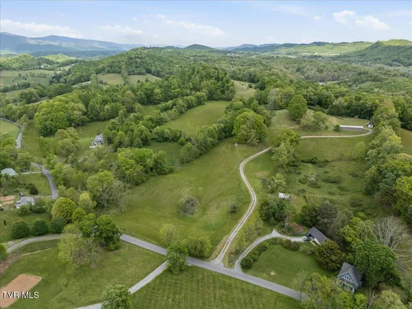 $400,000 | 27070 Shortsville Road, Meadowview, VA 24361