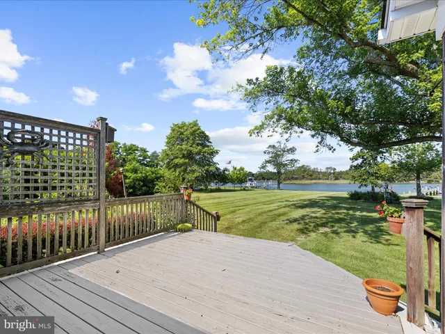 a view of a house with a big yard